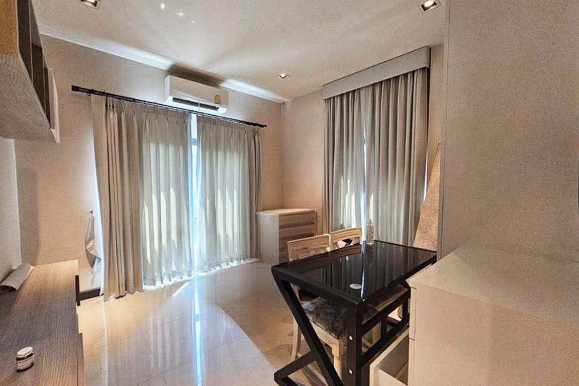 House with Shared Pool in Chaengwattana (near Nichada Thani) 